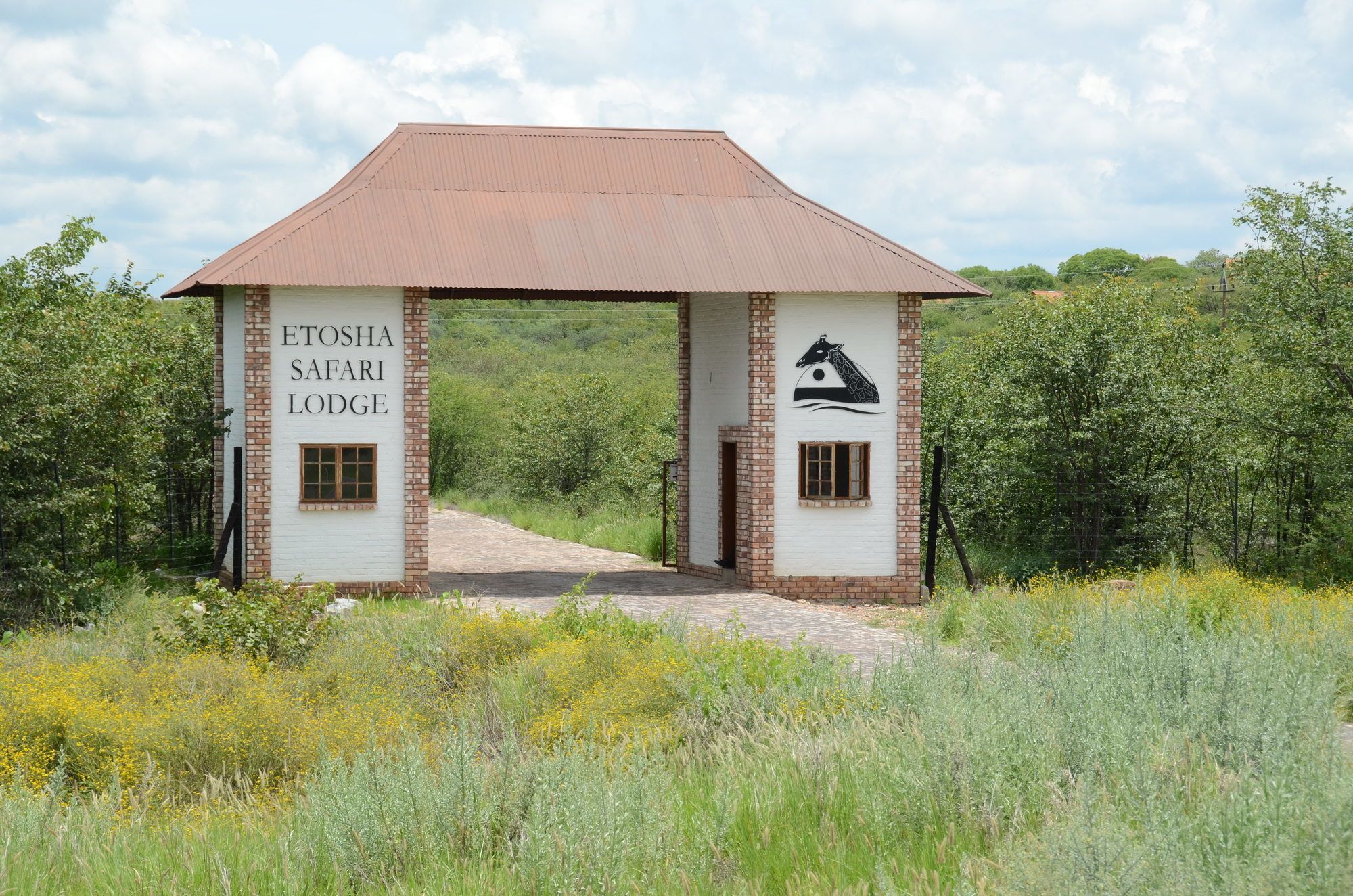 Gondwana Etosha Safari Lodge Okaukuejo Buitenkant foto