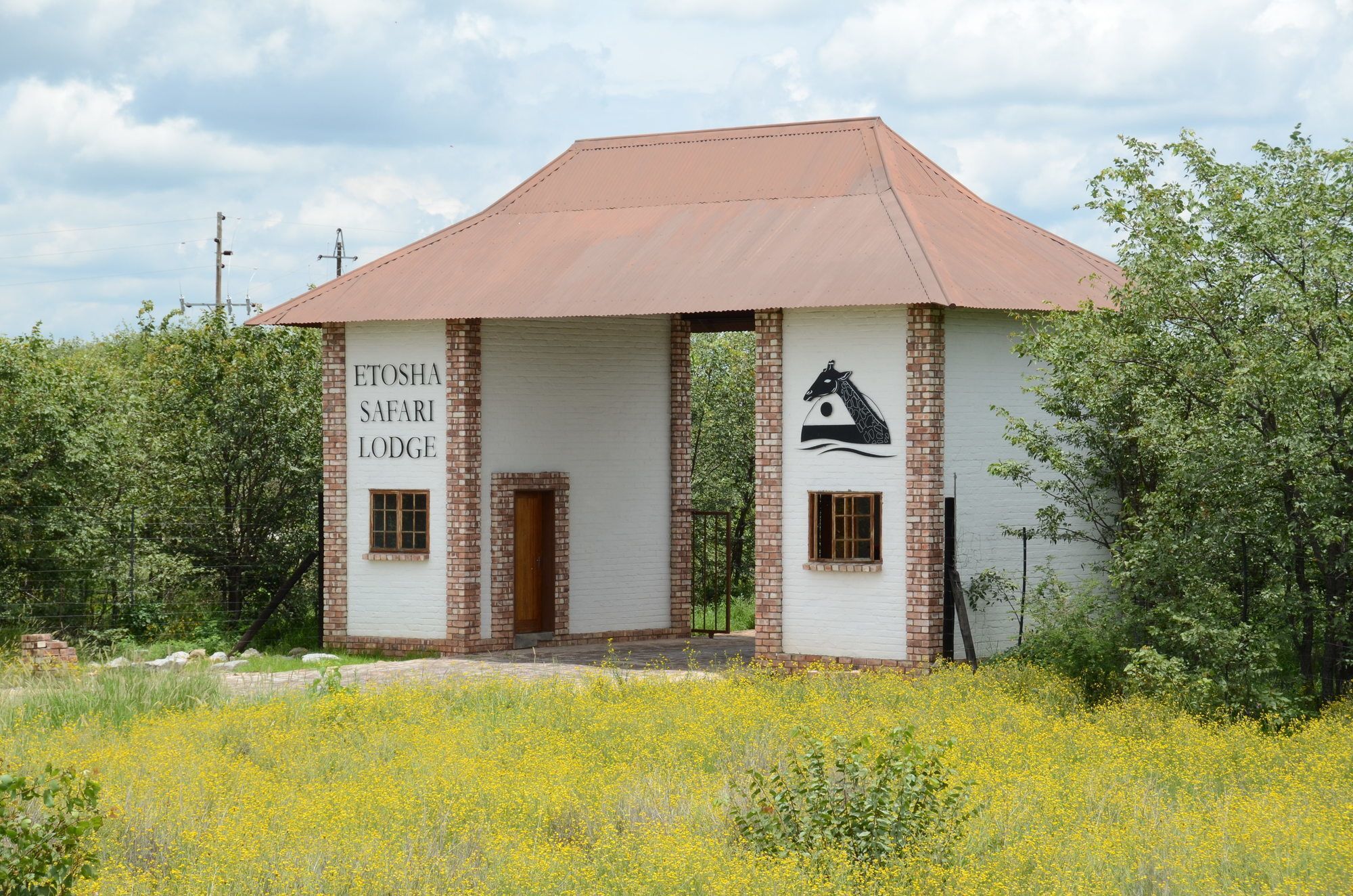 Gondwana Etosha Safari Lodge Okaukuejo Buitenkant foto